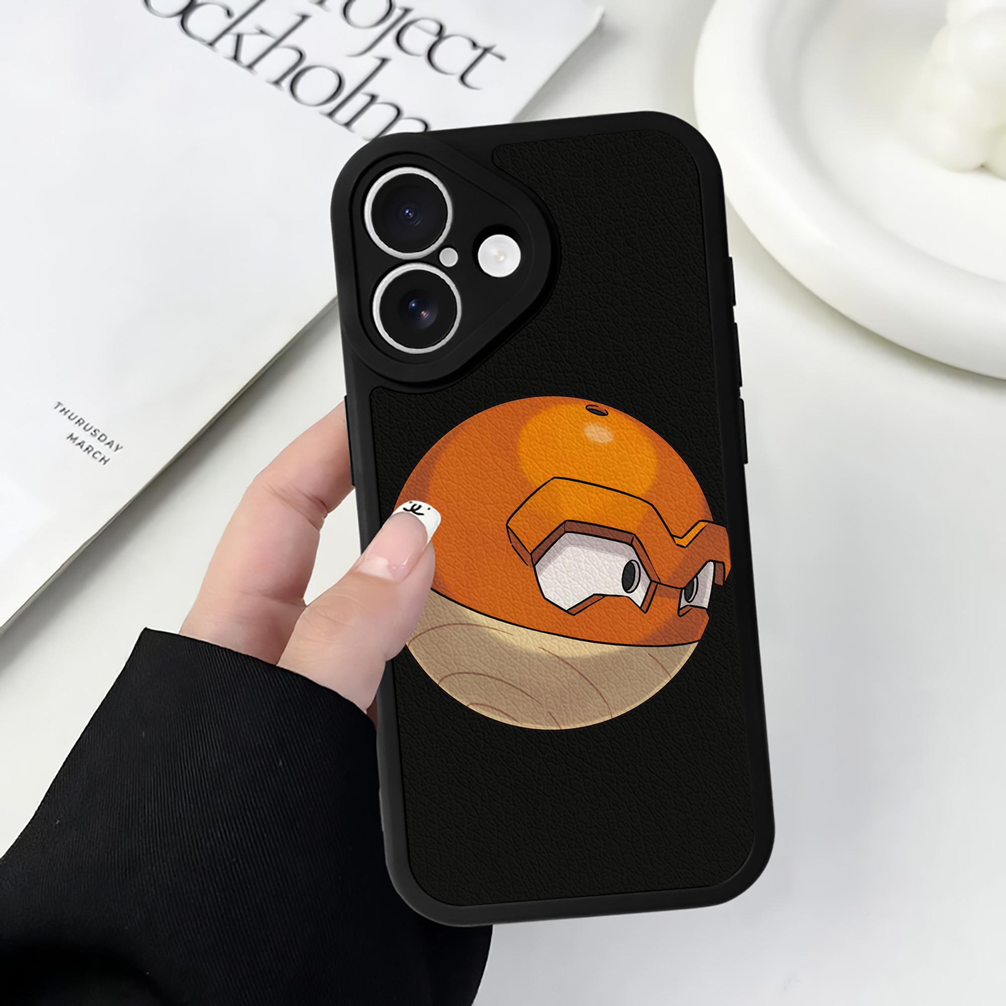 （画像用） ポケットモンスター Pokémon 【iPhone 16シリーズ対応】シリコンスマホケース（レザー調） 材質：シリコン